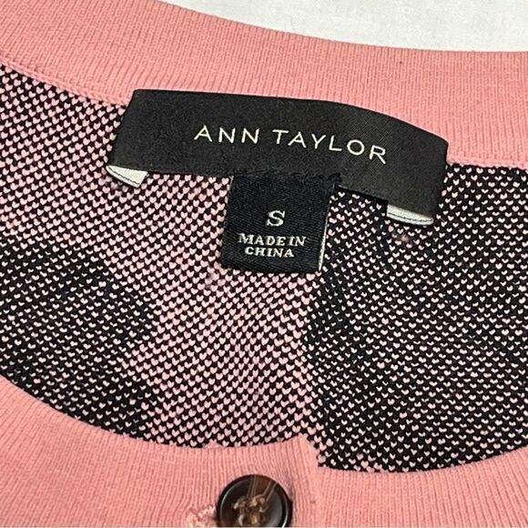 Ann Taylor Women's Pink Button-up Navy Floral Print Cardigan‎ Size Small - Picture 3 of 4